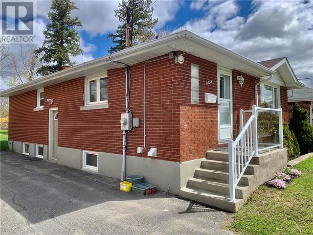 1238 Woodbine Ave, House detached with 6 bedrooms, 2 bathrooms and null parking in Greater Sudbury ON | Image 3