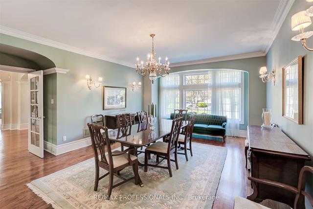 37 Kingsway Cres, House detached with 4 bedrooms, 6 bathrooms and 9 parking in Toronto ON | Image 4