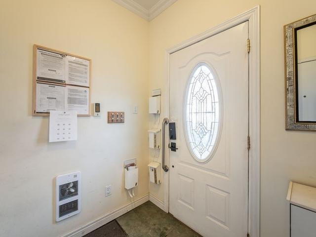190 Ossington Ave, Home with 6 bedrooms, 3 bathrooms and 2 parking in Toronto ON | Image 38