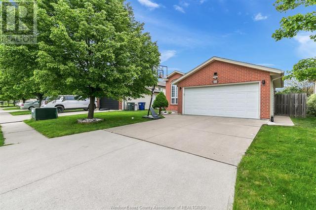 4730 Juliet Cres, House detached with 4 bedrooms, 2 bathrooms and null parking in Windsor ON | Image 2
