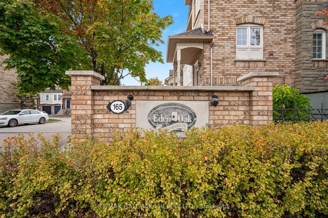8 - 165 Fieldstone Dr, Townhouse with 3 bedrooms, 3 bathrooms and 2 parking in Vaughan ON | Image 1