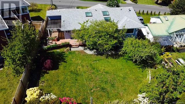 999 Beach Dr, House detached with 2 bedrooms, 3 bathrooms and 5 parking in Nanaimo BC | Image 59