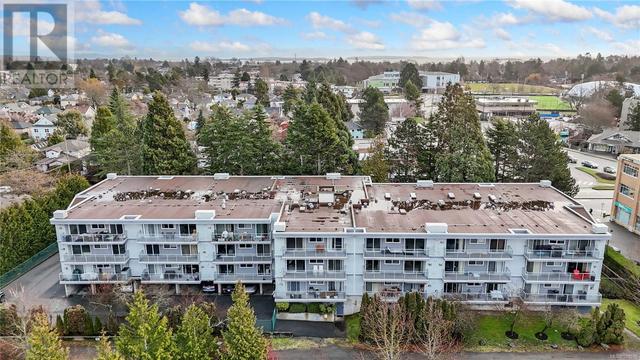 304 - 2022 Foul Bay Rd, Condo with 2 bedrooms, 1 bathrooms and 1 parking in Saanich BC | Image 4
