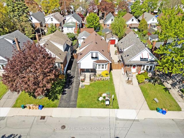226 Huxley Ave S, House detached with 4 bedrooms, 3 bathrooms and 4 parking in Hamilton ON | Image 28