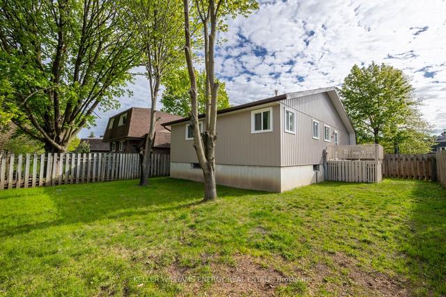 20 Harper Ct, House detached with 3 bedrooms, 1 bathrooms and 5 parking in Whitby ON | Image 24