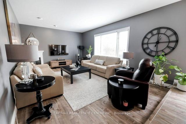 18 Mclachlan Pl, House detached with 3 bedrooms, 3 bathrooms and 4 parking in Guelph ON | Image 4