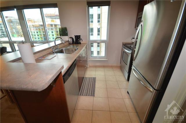 1701 - 200 Rideau Street, Condo with 2 bedrooms, 2 bathrooms and 1 parking in Ottawa ON | Image 4