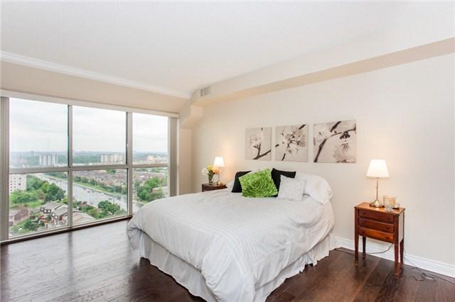 LPH-07 - 880 Dundas St W, Condo with 3 bedrooms, 2 bathrooms and 2 parking in Mississauga ON | Image 11