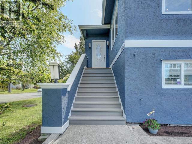 1865 Quamichan St, House detached with 3 bedrooms, 2 bathrooms and 6 parking in Victoria BC | Image 20