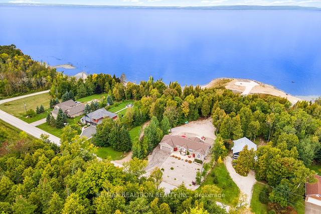 156 Queen's Bush Rd, House detached with 3 bedrooms, 2 bathrooms and 9 parking in Meaford ON | Image 2