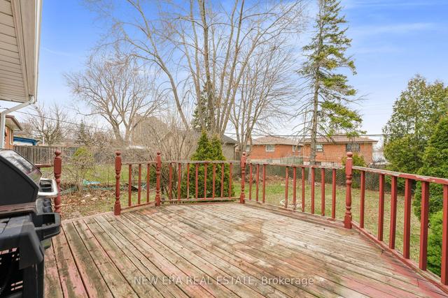 17 Vanwart Dr, House detached with 3 bedrooms, 2 bathrooms and 5 parking in Toronto ON | Image 27