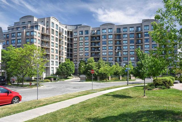 T12 - 16 Dallimore Cir, Condo with 1 bedrooms, 1 bathrooms and 1 parking in Toronto ON | Image 1