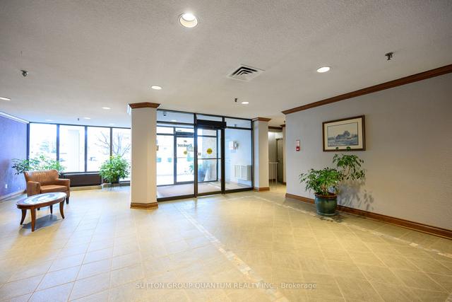 1002 - 66 High St E, Condo with 3 bedrooms, 3 bathrooms and 1 parking in Mississauga ON | Image 31