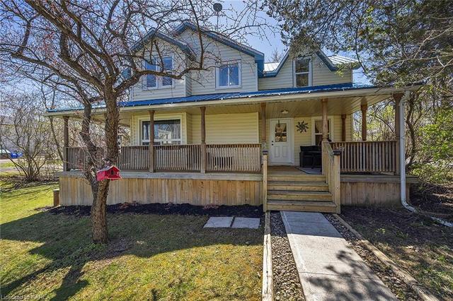 2231 Wellington Street, House detached with 3 bedrooms, 2 bathrooms and 7 parking in South Frontenac ON | Image 12