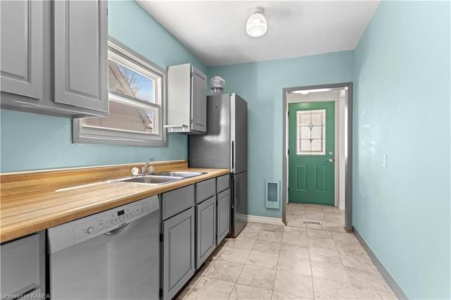 305 Palace Rd, House semidetached with 3 bedrooms, 1 bathrooms and 2 parking in Kingston ON | Image 27