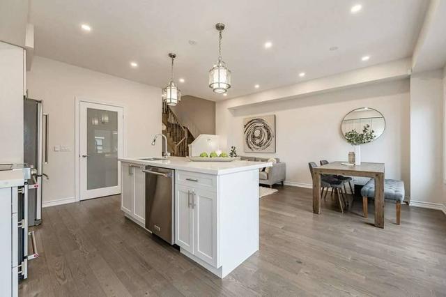 352 Wheat Boom Dr, House attached with 3 bedrooms, 3 bathrooms and 3 parking in Oakville ON | Image 4
