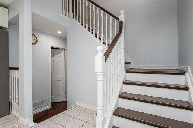 197 Deerpath Dr, House detached with 3 bedrooms, 3 bathrooms and 4 parking in Guelph ON | Image 5