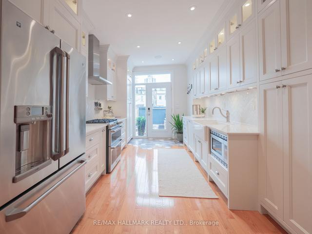 149 Simpson Ave, House semidetached with 2 bedrooms, 2 bathrooms and 1 parking in Toronto ON | Image 3