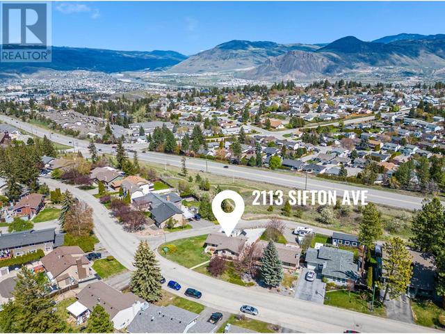 2113 Sifton Ave, House detached with 5 bedrooms, 2 bathrooms and null parking in Kamloops BC | Image 3