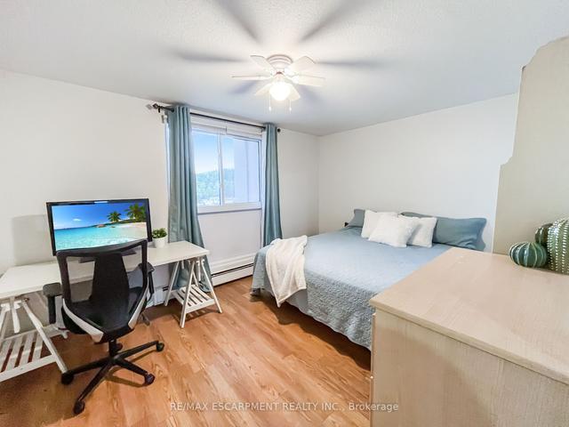 812 - 350 Quigley Rd, Condo with 3 bedrooms, 1 bathrooms and 1 parking in Hamilton ON | Image 2