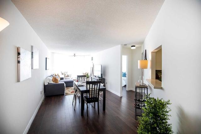 1203 - 5 Concorde Pl, Condo with 1 bedrooms, 1 bathrooms and 1 parking in Toronto ON | Image 5