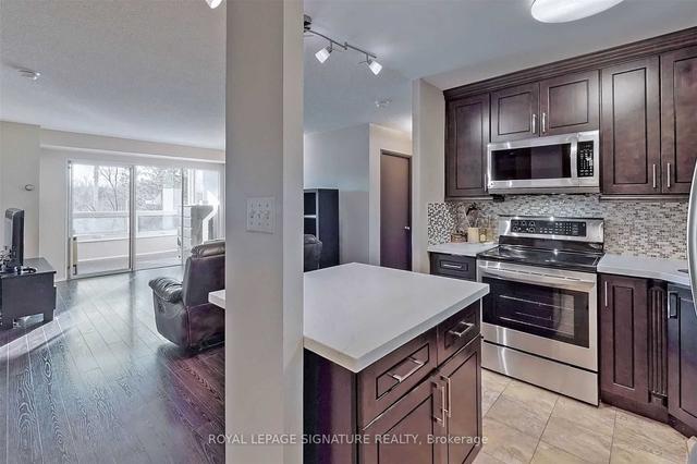 321 - 326 Major Mackenzie Dr E, Condo with 2 bedrooms, 2 bathrooms and 1 parking in Richmond Hill ON | Image 6