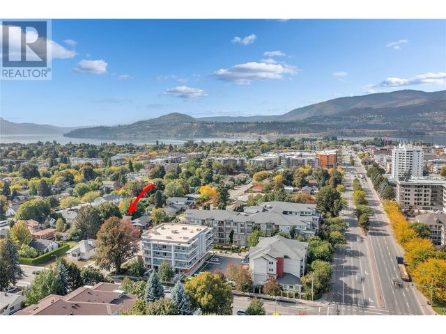 855 Saucier Avenue, House detached with 4 bedrooms, 2 bathrooms and null parking in Kelowna BC | Image 5