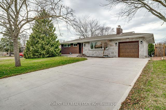 3 Shepherds Circ, House detached with 3 bedrooms, 2 bathrooms and 5 parking in St. Catharines ON | Image 1