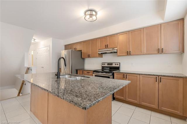 121 - 552 Goldenrod Lane Lane, House attached with 3 bedrooms, 2 bathrooms and 2 parking in Kitchener ON | Image 2