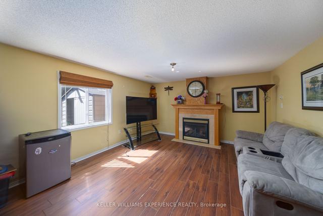 24 Sun King Cres, House detached with 3 bedrooms, 3 bathrooms and 4 parking in Barrie ON | Image 7