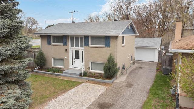 938 Exmouth Street, House detached with 4 bedrooms, 2 bathrooms and null parking in Sarnia ON | Image 1