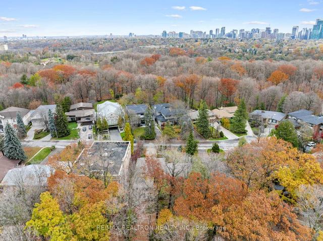 49 Timberlane Dr, House detached with 5 bedrooms, 4 bathrooms and 6 parking in Toronto ON | Image 16