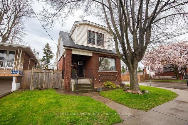 66 Cameron Ave N, House detached with 3 bedrooms, 2 bathrooms and 4 parking in Hamilton ON | Image 1