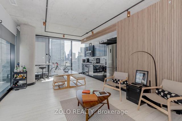 3006 - 11 Charlotte St, Condo with 2 bedrooms, 1 bathrooms and 1 parking in Toronto ON | Image 5