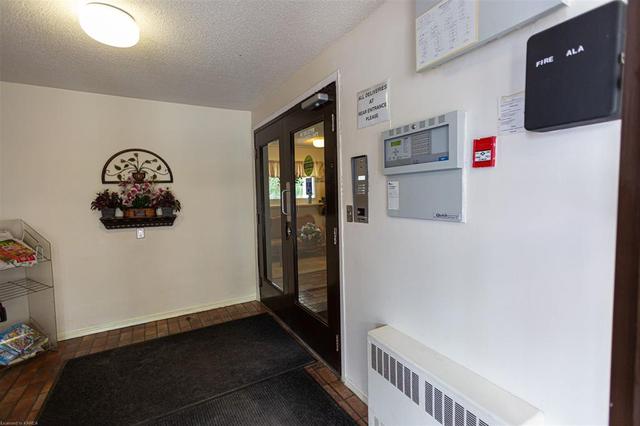316 - 1010 Pembridge Cres, House attached with 2 bedrooms, 1 bathrooms and 1 parking in Kingston ON | Image 4