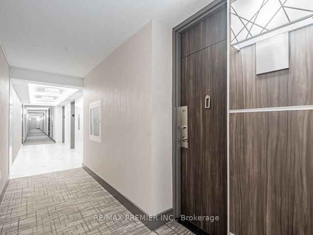 301 - 270 Scarlett Rd, Condo with 2 bedrooms, 2 bathrooms and 1 parking in Toronto ON | Image 12