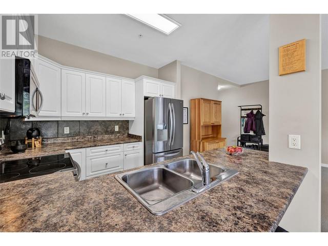 219 - 3550 Woodsdale Rd, Condo with 3 bedrooms, 2 bathrooms and 3 parking in Lake Country BC | Image 9