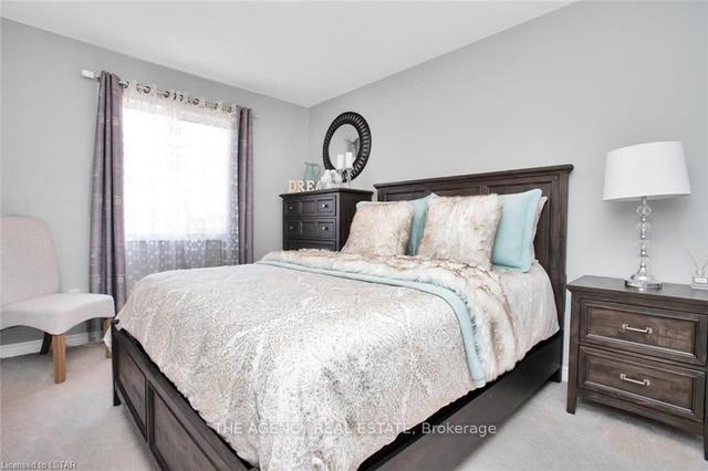 1061 Eagletrace Dr, Townhouse with 3 bedrooms, 3 bathrooms and 4 parking in London ON | Image 20