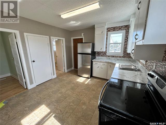 108 Carl Ave W, House detached with 2 bedrooms, 1 bathrooms and null parking in Langenburg SK | Image 6