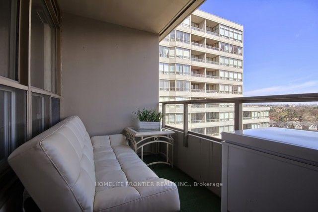 1003 - 11 Townsgate Dr, Condo with 2 bedrooms, 2 bathrooms and 2 parking in Vaughan ON | Image 11