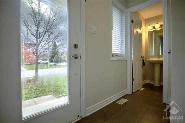 125 Dunforest Terr, Townhouse with 3 bedrooms, 3 bathrooms and 3 parking in Ottawa ON | Image 2