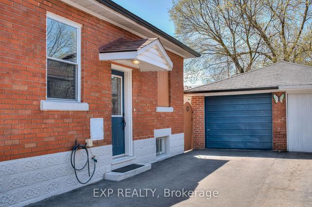 125 Elmwood Ave, House detached with 3 bedrooms, 2 bathrooms and 5 parking in Cambridge ON | Image 32