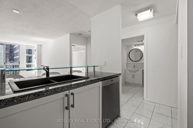 802 - 388 Bloor St E, Condo with 1 bedrooms, 1 bathrooms and 1 parking in Toronto ON | Image 3