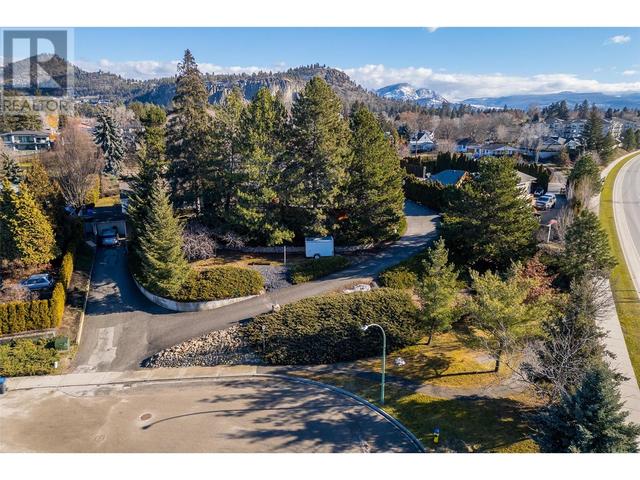 1610 Highland Dr N, House detached with 4 bedrooms, 2 bathrooms and 2 parking in Kelowna BC | Image 26