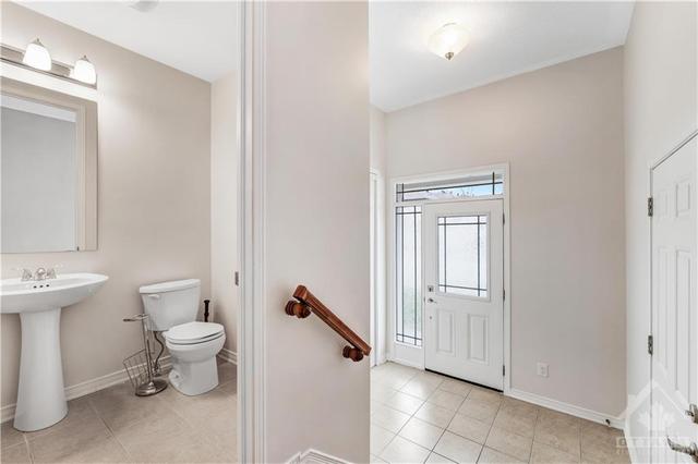 424 Meadowbreeze Drive, Townhouse with 3 bedrooms, 3 bathrooms and 3 parking in Ottawa ON | Image 5