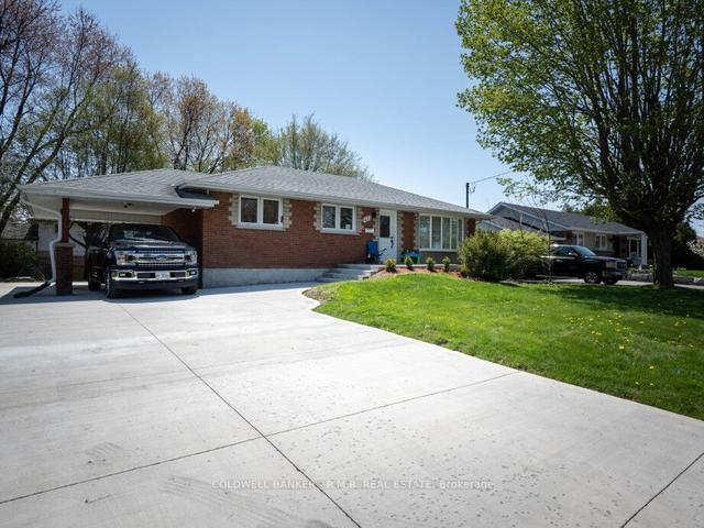417 Rossmount Ave, House detached with 3 bedrooms, 3 bathrooms and 5 parking in Oshawa ON | Image 6