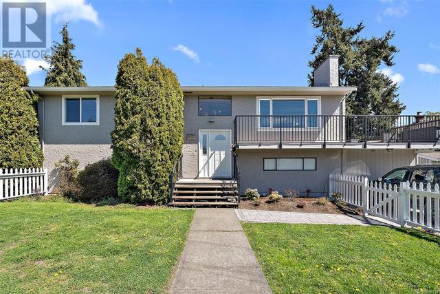 955 Hereward Rd, House detached with 5 bedrooms, 3 bathrooms and 4 parking in Victoria BC | Image 2