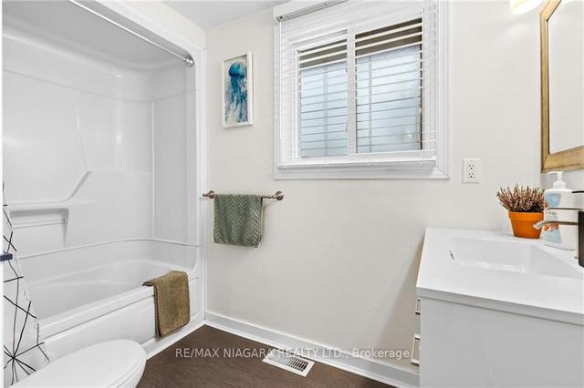 18 - 3322 Addison Ave, Townhouse with 3 bedrooms, 2 bathrooms and 1 parking in Niagara Falls ON | Image 3