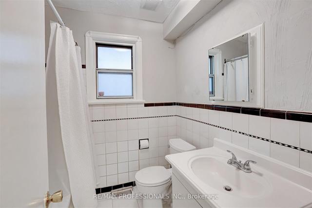 1 Winslow St, House detached with 3 bedrooms, 3 bathrooms and 3 parking in Toronto ON | Image 3
