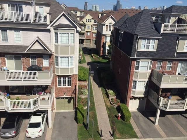3 - 633 Dundas St W, Townhouse with 2 bedrooms, 2 bathrooms and 2 parking in Mississauga ON | Image 8